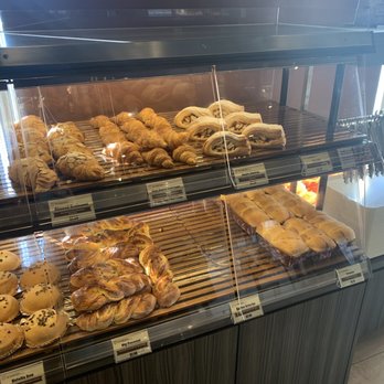 Sunmerry Bakery - Select your own, to the right there are trays, wax paper and tongs, everything is very sanitary - Coffee & Tea Near Me - Edison, New Jersey