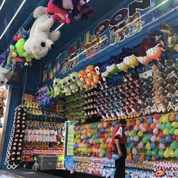 Dulles Town Center Carnival - Balloon dart game