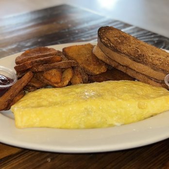 Maple Leaf Diner - Diner Omelet with Bacon, Cheddar, Onion, and Sausage - American Near Me - Dallas, Texas