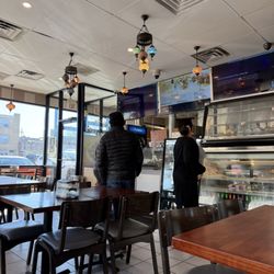 Taza Bakery - Dining room