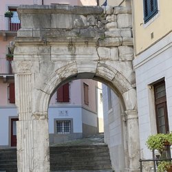 Arco di Riccardo - ... Blick auf den Bogen ...