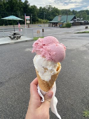HILLTOP ICE CREAM SHOP - Updated August 2024 - 18 Photos & 34 Reviews