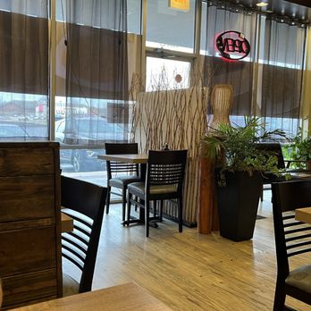 Thai Palace - Diningroom - Thai Near Me - Springfield, Missouri