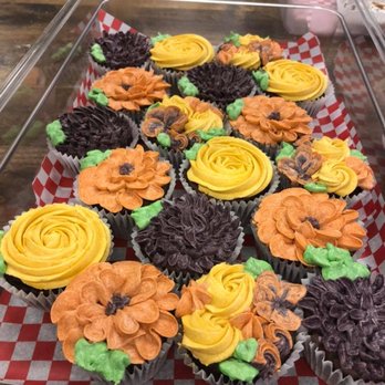 Lucio's Bakery - Cupcakes (spring motif) - Donuts Near Me - Kitchener, Ontario