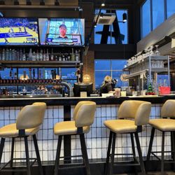 Alexs Market & Grill - Bar area