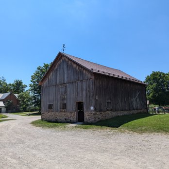 Spruce Lane Farmhouse - Guest Houses Near Me - Oakville, Ontario Spruce Lane Farmhouse - Guest Houses Near Me - Oakville, Ontario