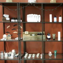 Barbier Coiffure & Cie - Il y a une belle variété de produits pour votre barbe!