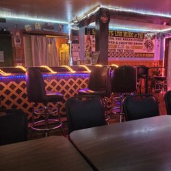 Obey House Tavern - Empty bar