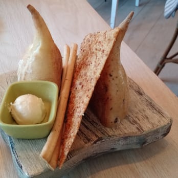 Bottiglia - Bread served with honey lemon butter before the meal. - Italian Near Me - Henderson, Nevada