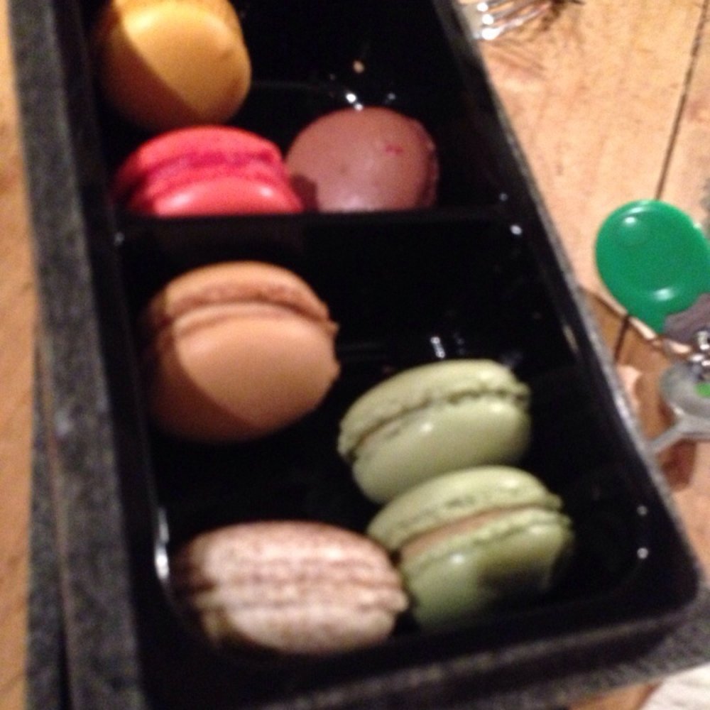 Amorino - Ice cream macaroons - Ice Cream & Frozen Yogurt Near Me - Paris, 75