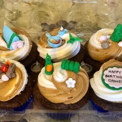 carriecakestogo - Half dozen camping themed chocolate cupcakes.