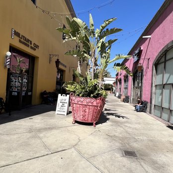 Plaza Mexico - Outside - Shopping Centers Near Me - Lynwood, California