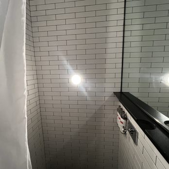 Pod 39 Hotel - Shower - Hotels Near Me - New York, New York