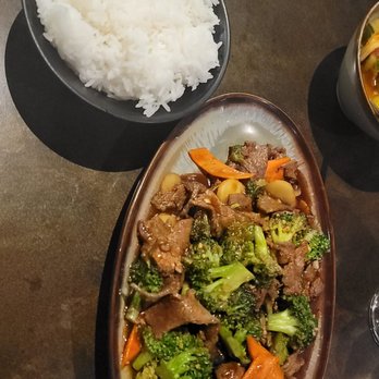 8 Asian Restaurant - Beef & Broccoli W/ Jasmine Rice - Asian Fusion Near Me - Auburn, Washington 8 Asian Restaurant - Beef & Broccoli W/ Jasmine Rice - Asian Fusion Near Me - Auburn, Washington