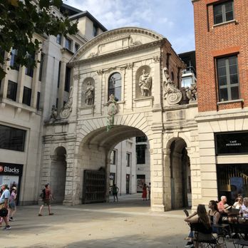 St. Paul's Cathedral - Arch next to Chapter House. - Landmarks & Historical Buildings Near Me - London, XGL