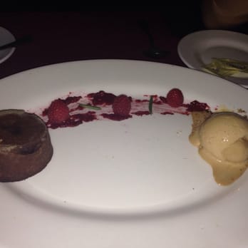Le Bistro - Warm chocolate cake with caramel ice cream - Bistros Near Me - San Pedro Garza García, NLE