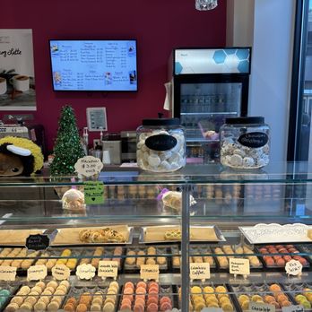 Le Macaron French Pastries - Macron case - Macarons Near Me - Cambridge, Massachusetts