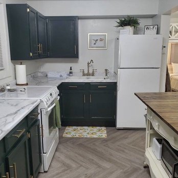 Hummingbird House - Kitchen - Vacation Rentals Near Me - Green Lake, Wisconsin