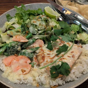 Pacific Catch - Spicy green curry grilled salmon bowl - Seafood Near Me - Santa Monica, California Pacific Catch - Spicy green curry grilled salmon bowl - Seafood Near Me - Santa Monica, California