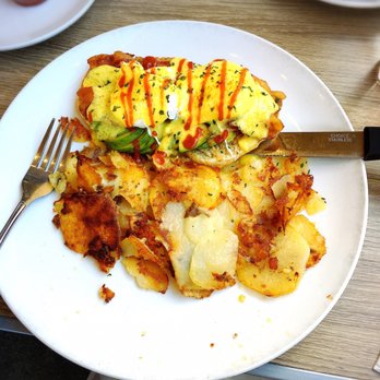 Broken Yolk Cafe - Golden State Benedict with Home Fries - American Near Me - Glendora, California
