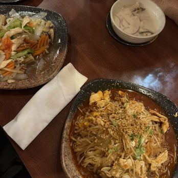 Ban Thai and Sushi Restaurant - Pad Thai, Ginger Chicken, Chicken in Cream of Coconut Soupcoconut - Sushi Bars Near Me - Clearwater, Florida