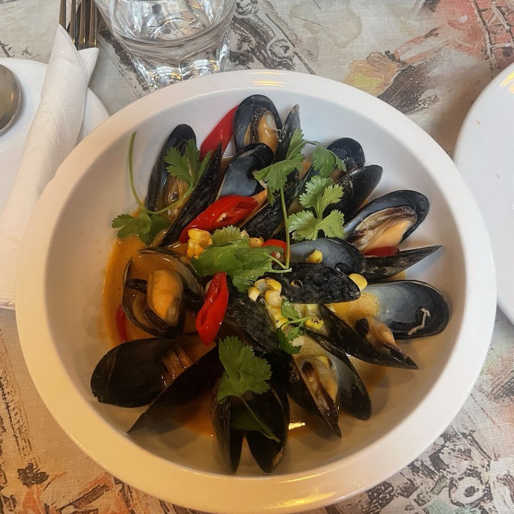 La Palette - Mussels - came w/ bread - French Near Me - Toronto, Ontario La Palette - Mussels - came w/ bread - French Near Me - Toronto, Ontario