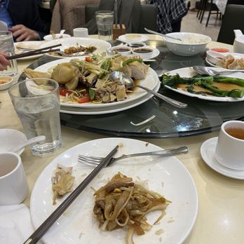 Minghin Cuisine - Dum sum table - Dim Sum Near Me - Naperville, Illinois Minghin Cuisine - Dum sum table - Dim Sum Near Me - Naperville, Illinois