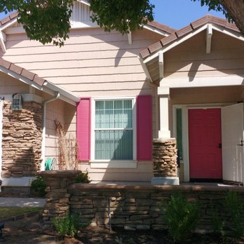 JC Pro Painting - Before with pink shutters and front door. - Painters Near Me JC Pro Painting - Before with pink shutters and front door. - Painters Near Me