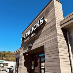 Eastgate Shopping Center Starbucks main entrance.