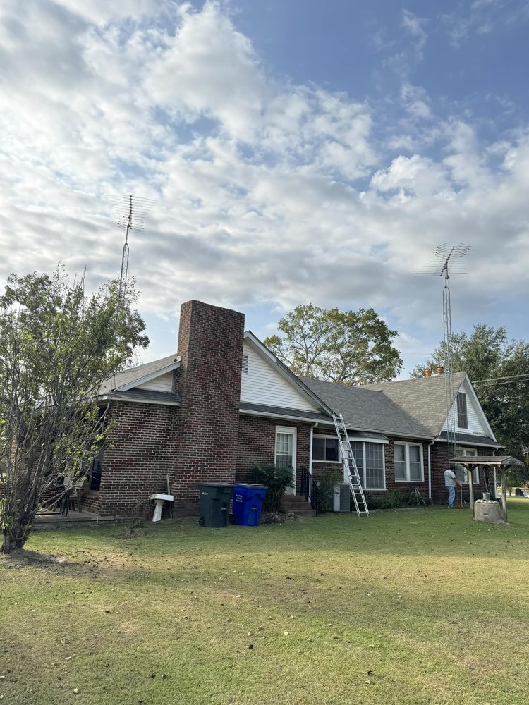 Slide of East Texas Roofing