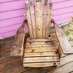 Mai Tiki Resort - Chairs in front of cottage