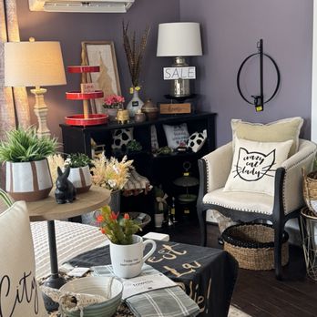 Paisley Candle And Home - Living room decor - Gift Shops Near Me - Kearney, Missouri Paisley Candle And Home - Living room decor - Gift Shops Near Me - Kearney, Missouri