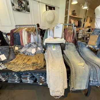 Lucky Brand - Men's Clothing Near Me - Albuquerque, New Mexico