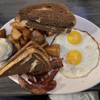 Ryes and Shine - The Silver Swan with marbled rye toast. - Breakfast & Brunch Near Me - Cuyahoga Falls, Ohio