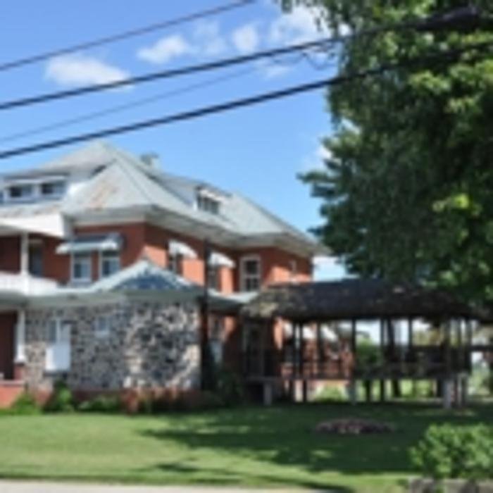 AUBERGE DES 3 PINS 210 Rue Principale, SaintGuillaume, Quebec