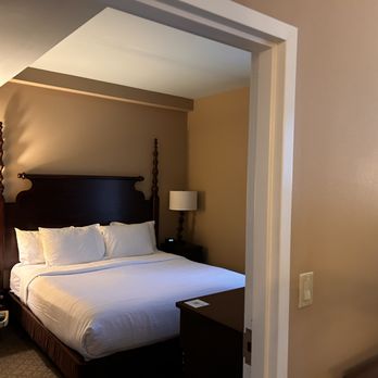 Embassy Suites by Hilton Savannah Historic District - Bedroom - Hotels Near Me - Savannah, Georgia Embassy Suites by Hilton Savannah Historic District - Bedroom - Hotels Near Me - Savannah, Georgia