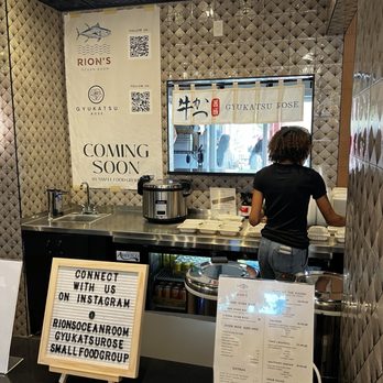 Rion's Ocean Room - Poke Near Me - Orlando, Florida