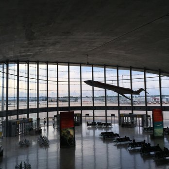 Aeropuerto de Valencia - Airports Near Me - Manises, V