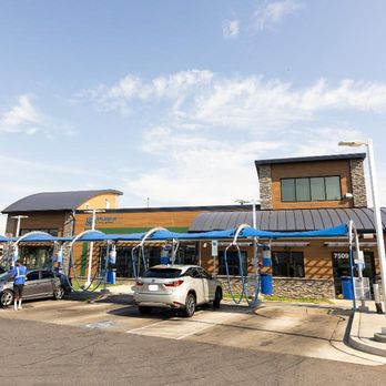 Splash In - Get a car wash at the Splash In located at 7509 Old Branch Ave, Clinton, MD. Don't forget to grab some food inside at our café! - Car Wash Near Me - Clinton, Maryland