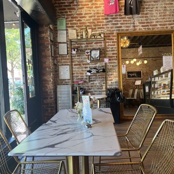 Lulu's Chocolate Bar - Inside seating - Desserts Near Me - Savannah, Georgia