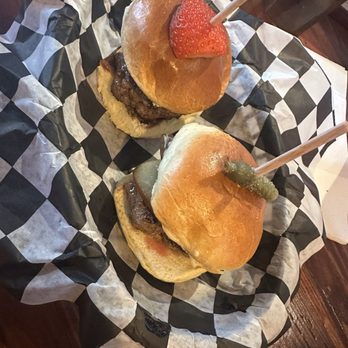 Easy Slider - East Side Ave - Sweet and Lowdown It's All Gouda - American Near Me - Dallas, Texas