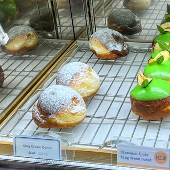 Paris Baguette - Pastries - Bakeries Near Me - Philadelphia, Pennsylvania