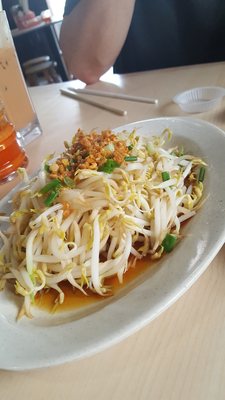 Hot Bowl White Curry Mee by null