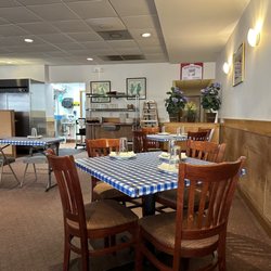 Mandalay Restaurant & Cafe - Inside