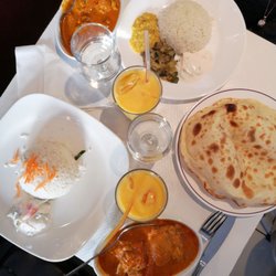 Currys Poulet et Agneau, lassis mangue et cheese naan