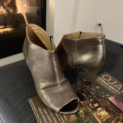 Gratitude Vintage & Thrift - Metallic leather booties