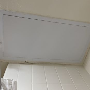 Cupertino Hotel - Directly above the bathtub - Hotels Near Me - Cupertino, California