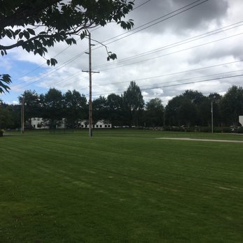 Puyallup Recreation Center - Wide open grass area - Recreation Centers Near Me - Puyallup, Washington Puyallup Recreation Center - Wide open grass area - Recreation Centers Near Me - Puyallup, Washington