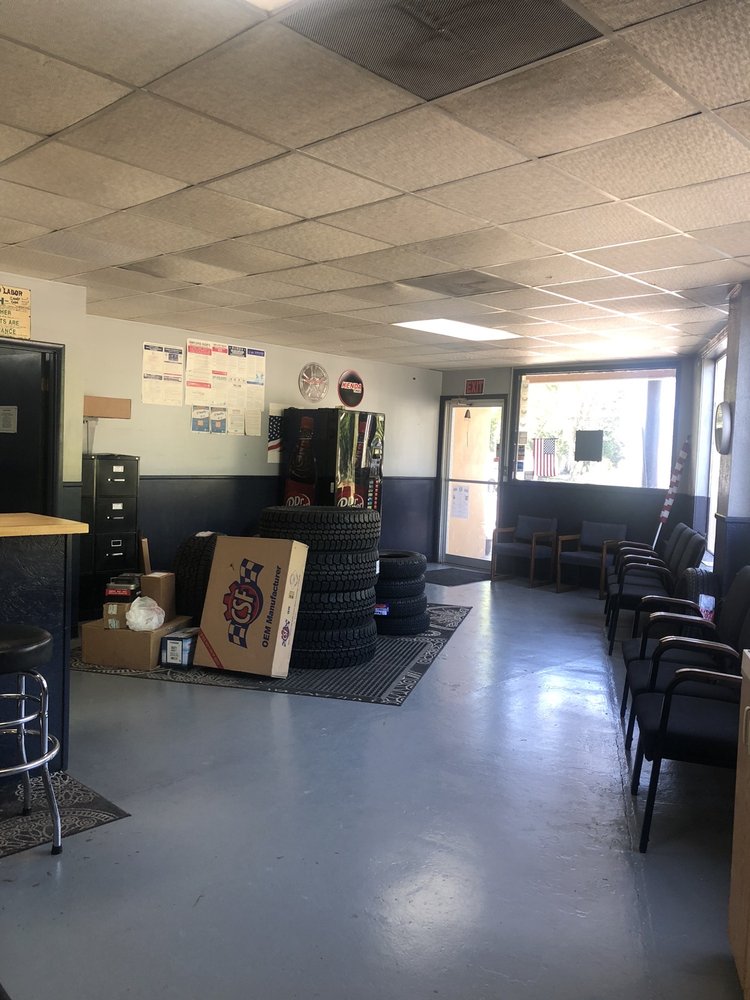 HARTFORD TIRE AND AUTO CENTER Updated October 2024 10 Photos 401
