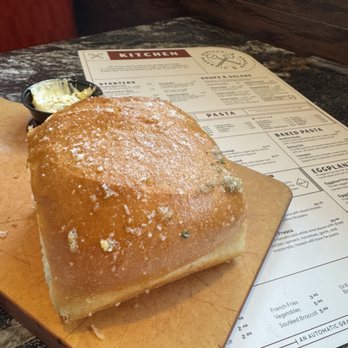 Giovannis Pizzeria & Kitchen - Fresh bread - Pizza Near Me - Orlando, Florida